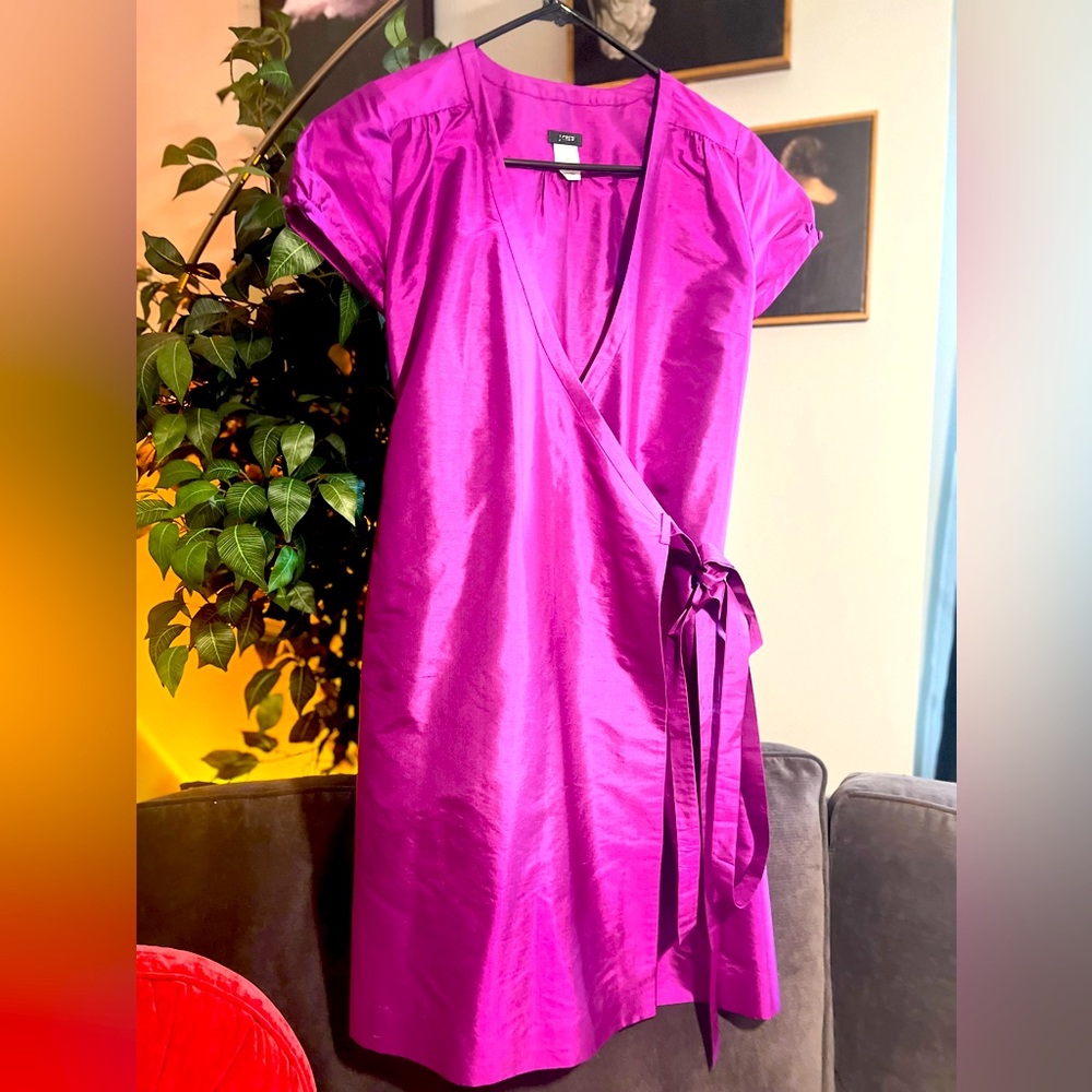 Vintage J.Crew 100% Silk vibrant magenta purple midi dress.
Size: 0P